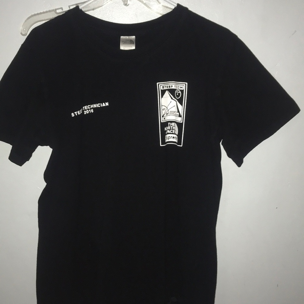 Size L men’s supreme north face sleep tech tee